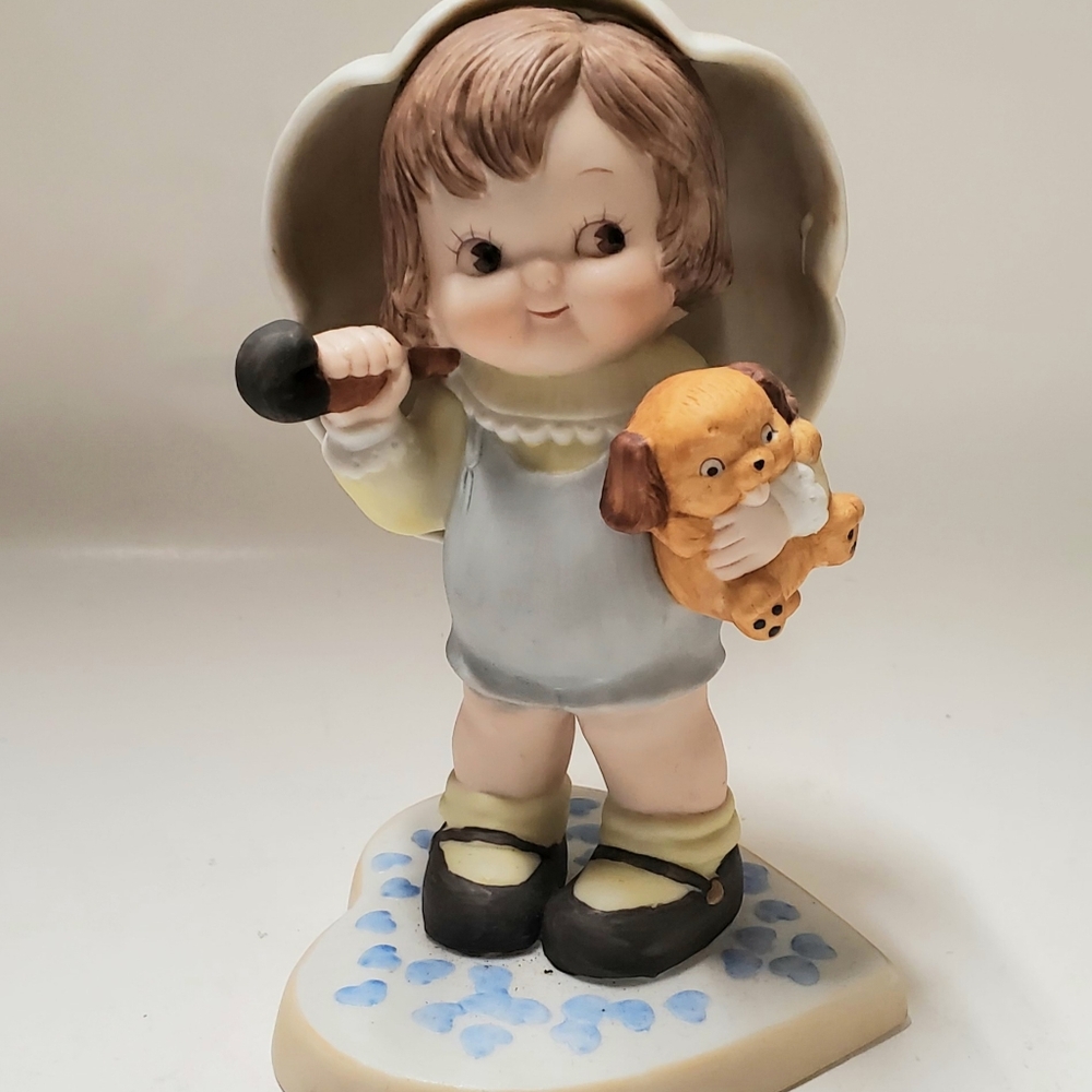 Dolly Dingle Series 1986 Billy Bump and Frisky‎ Fido Let Love Reign Figurine